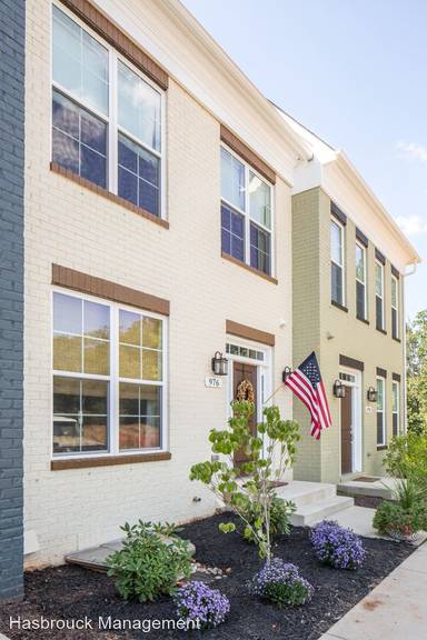 Main picture of 976 Belvedere Way
