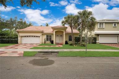 Main picture of 8870 NW 191st St