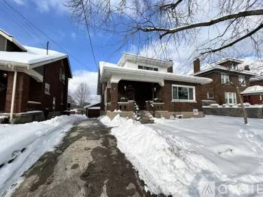 Main picture of 8 Levassor Ave