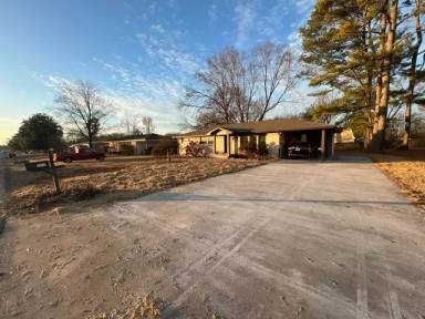 Main picture of 909 Davison Ave