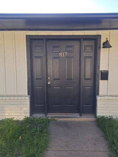 Main picture of 817 Bluebird Dr