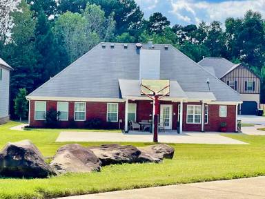 Main picture of 2825 Ellenwood Village Way