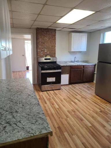Main picture of 886 3rd Ave