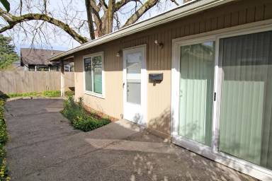 Main picture of 727 NE Church St