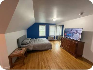 Main picture of 233 Roosevelt Ave