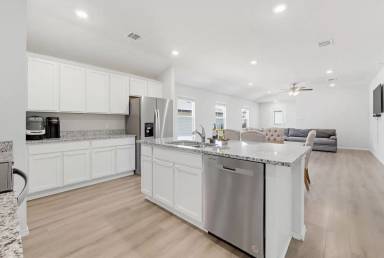 Main picture of 162 Ellenora Dr