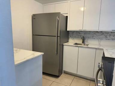 Main picture of 10361 N Kendall Dr