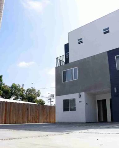 Main picture of 1007 N Oxford Ave