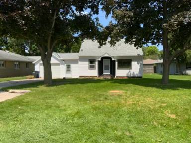 Main picture of 2424 S Memorial Dr