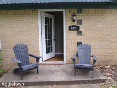 Main picture of Cantilever Todd Apartments
