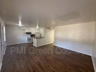 Main picture of 917 N Yale Ave