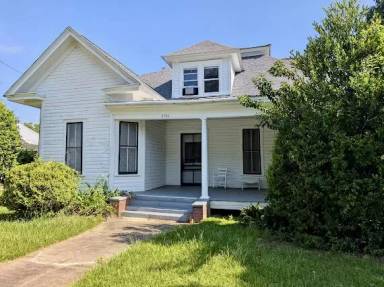 Main picture of 4386 Clinton St