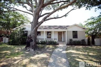 Main picture of 8824 Forest Green Dr