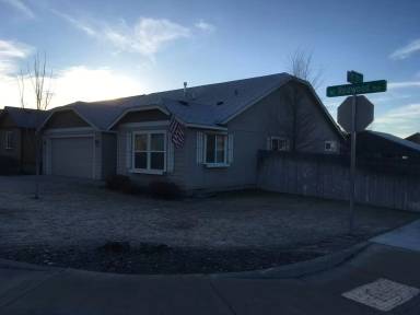 Main picture of 712 NE Redwood Ave