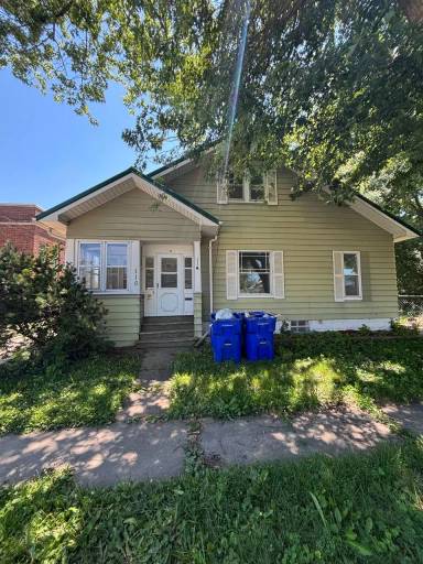 Main picture of 110 1st St NW