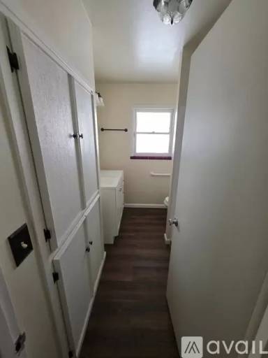 Main picture of 30 E Geary St