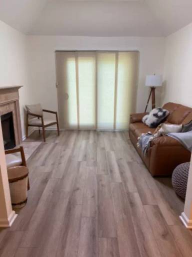 Main picture of 5 Alcott Ct