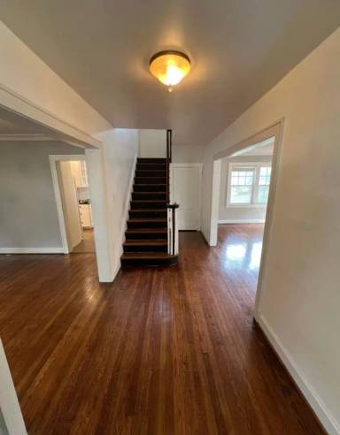 Main picture of 5635 Kenwood Ave