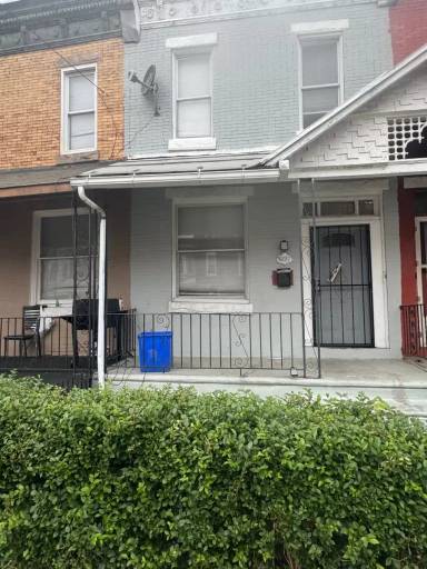 Main picture of 5227 Master St