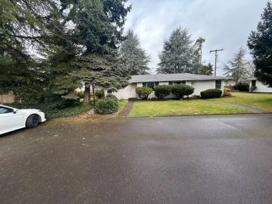 Main picture of 3445 SE 3rd St