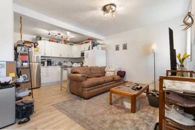 Main picture of 645 Main St