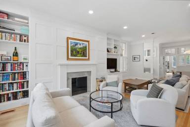 Main picture of 315 5th St NE