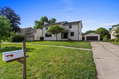 Main picture of 1205 Broadmoor Dr