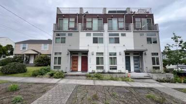 Main picture of 3257 NW Market St