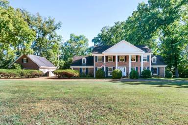 Main picture of 1000 Chancery Ln S