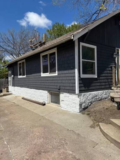 Main picture of 215 S Garfield Ave