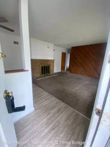 Main picture of 6 Mercury Dr