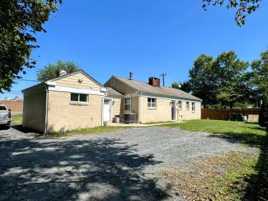 Main picture of 11 W Hawthorne Dr