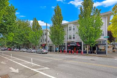 Main picture of 701 E Pike St