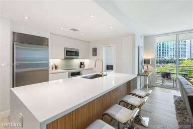 Main picture of Carbonell Brickell