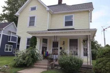 Main picture of 107 S 6th St