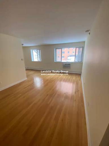 Main picture of 5820 N Sheridan Rd