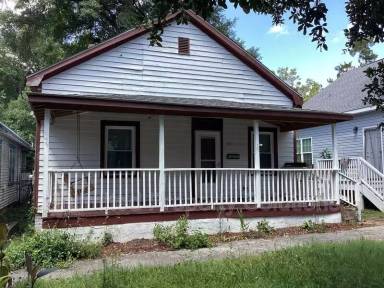 Main picture of 317 Queen St