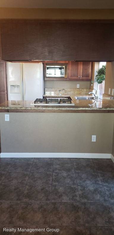 Main picture of 1465 E Lexington Ave