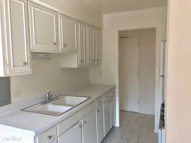 Main picture of 5730 N Sheridan Rd
