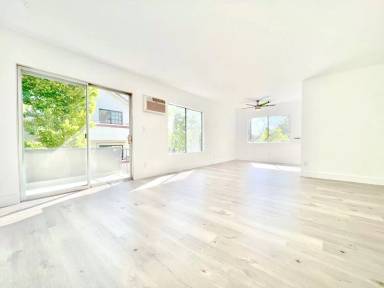 Main picture of 10745 La Grange Ave
