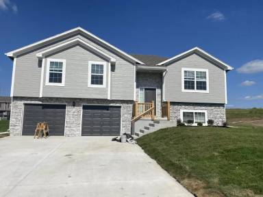 Main picture of 505 SW Powell Dr