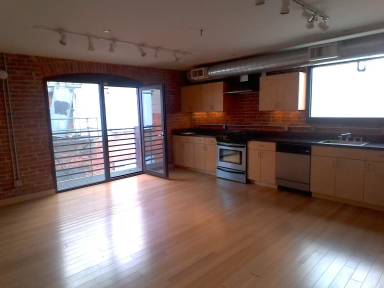 Main picture of 1016 W Railroad Aly