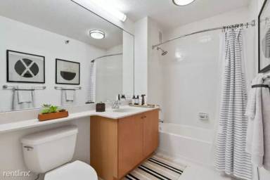 Main picture of 420 W Grand Ave