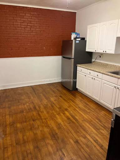 Main picture of 10 S Division St