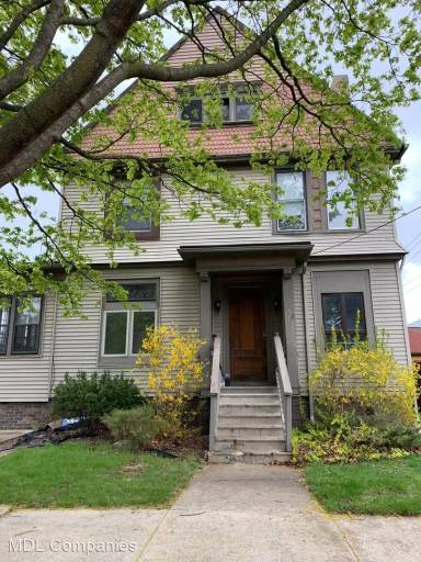 Main picture of 813 N Birney St