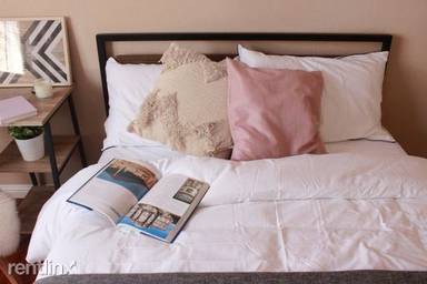 Main picture of 1384 W 37th Pl