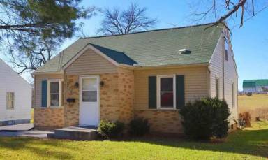 Main picture of 315 Court Dr