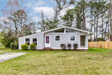 Main picture of 104 Lanza Pl