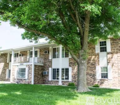 Main picture of 1740 Lee Blvd