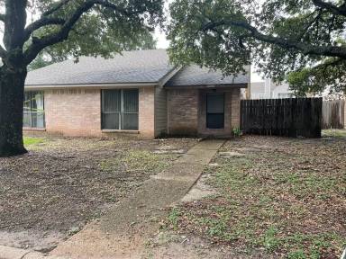 Main picture of 2500-30 Hickory Dr